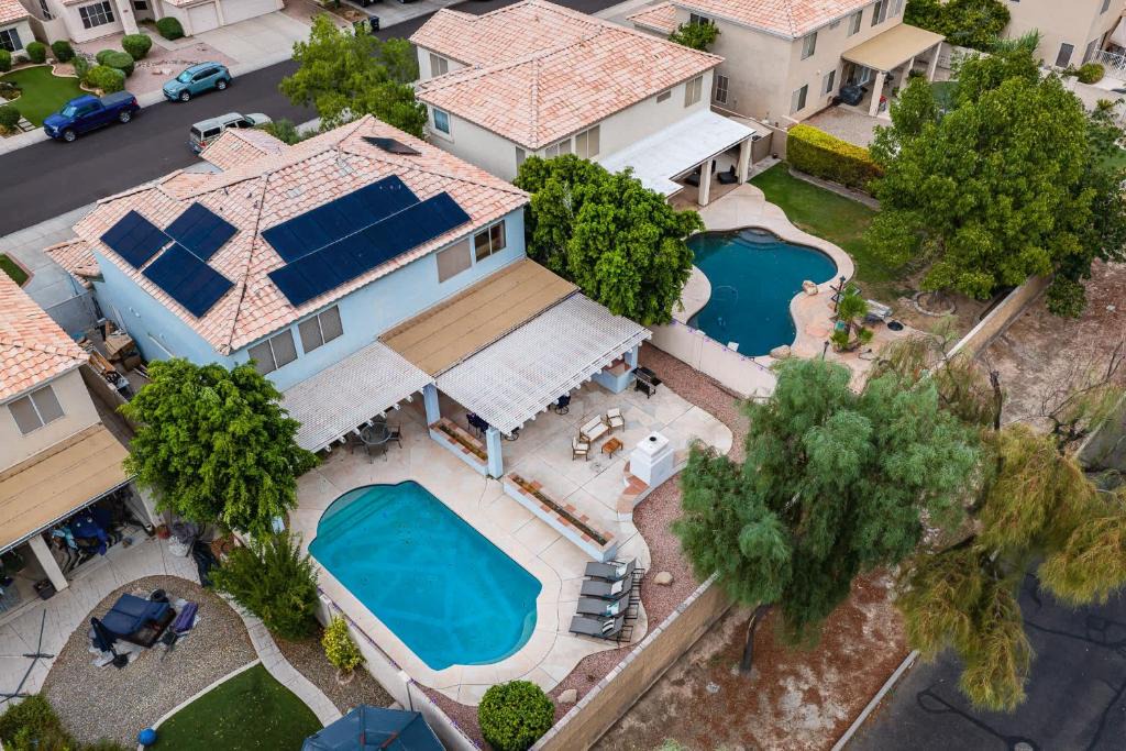 Warner Ranch House | Relaxing 5BR Tempe Home family pool moder home