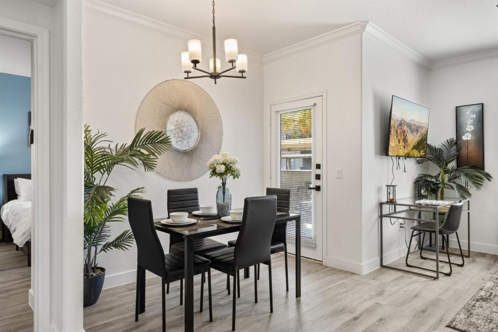 Tempe Apartment | Relaxing ASU Stay Pool, Gym & King Beds