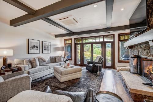 Avon Apartment | Remodeled 3BR Condo in Bachelor Gulch - Ski in out condo