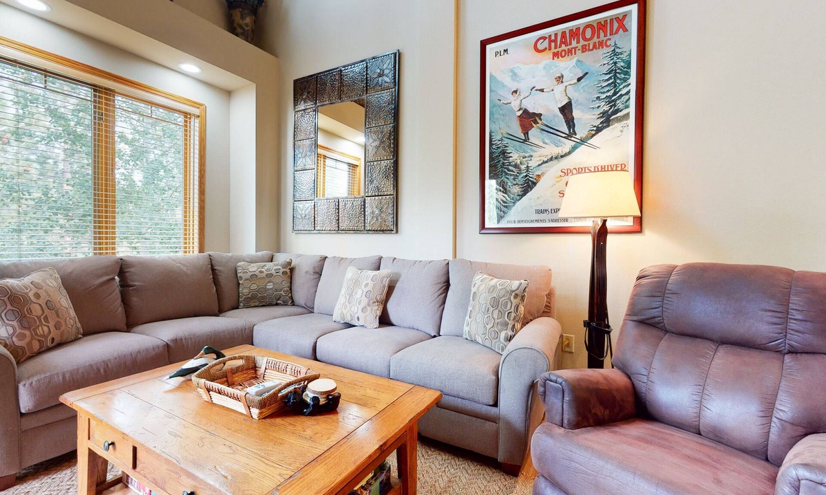 Mammoth Lakes Condo | Remodeled & Bright, On the Golf Course. Private Gas Grill, Pool On-site