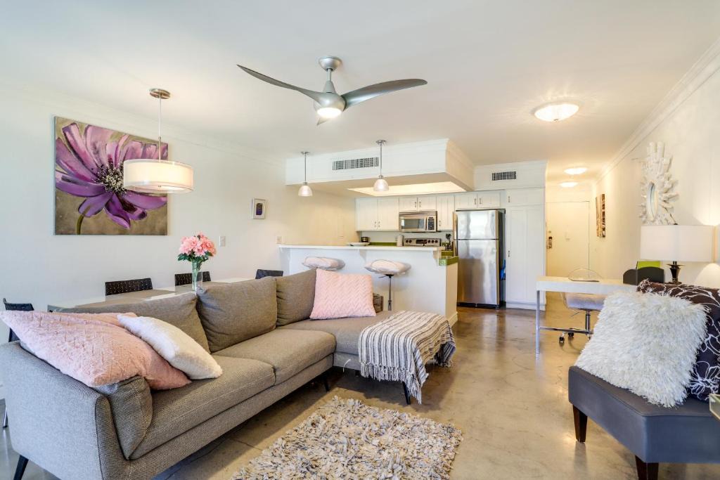 Twin Palms Apartment | Retro-Inspired Palm Springs Condo with Pool View!
