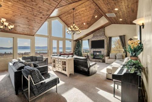 Garden City House | Reunion Retreat and Playhouse