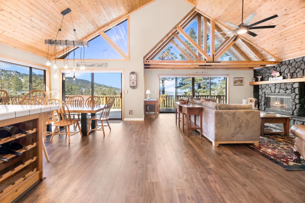 Upper Moonridge House | Ridge Hollow Lake