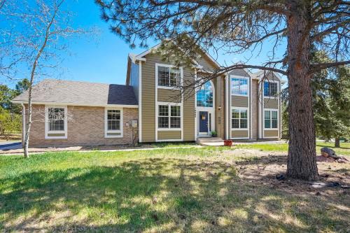 Woodmoor House | Ridgemont Hall Grand Mountain Home w Peak Views
