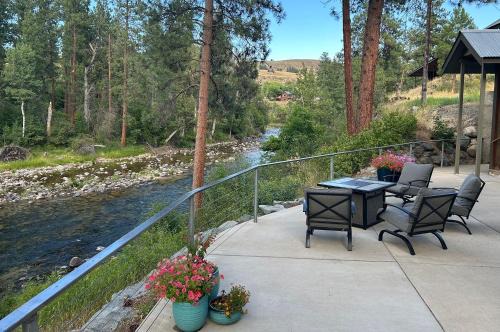 Winthrop Hotel | River Pines Inn