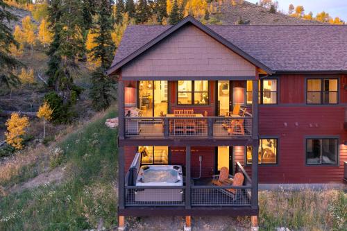 Rendezvous House | River Run Chalet 129 I Great Views I Private Hot Tub I Activity Program