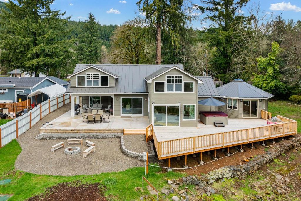 Leaburg House | River's Rest - Waterfront Views, Hot Tub, Grill & Fire Pit home