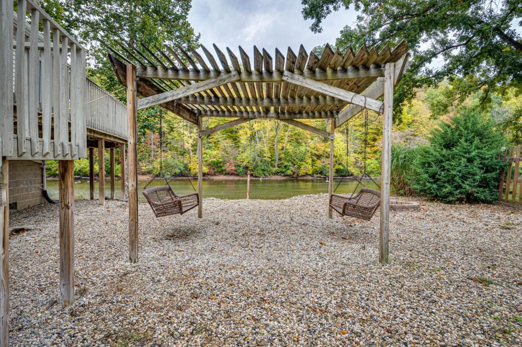 Rockfield House | Riverfront Brookston Retreat w/Deck & River Tubes
