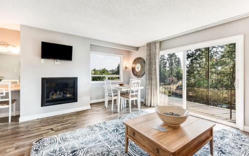 Bend House | Riverfront Condo with Amazing View - Downtown Bend