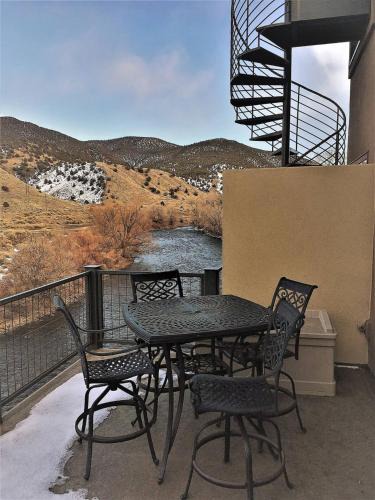 Salida House | Riverfront condo with balcony, king bed STR#267