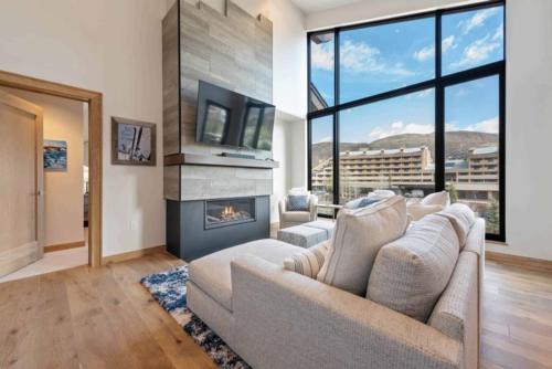 Avon Apartment | Riverfront Lodge 403 by East West Hospitality