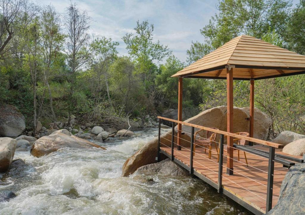 Three Rivers House | Rivers Edge Spa River Access and Karaoke