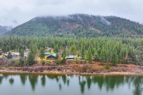 Superior House | Riverside St Regis Cabin w/Fire Pit + Grill