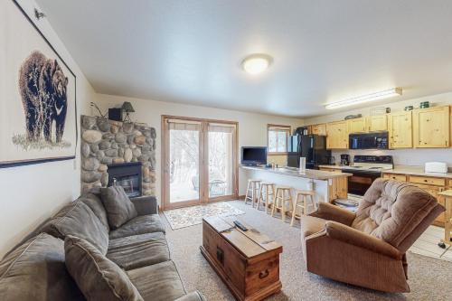 Grand Lake Apartment | Riverview Condo #7