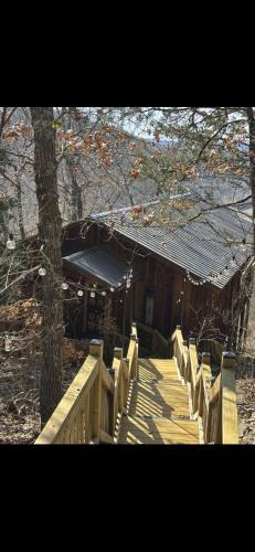 Eureka Springs Apartment | Riverview Oasis