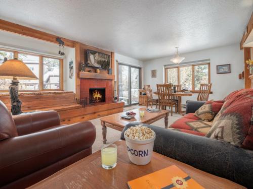 Moose Wilson Road Apartment | RMR: Chokeberry 3814 Condo in The Aspens Wilson