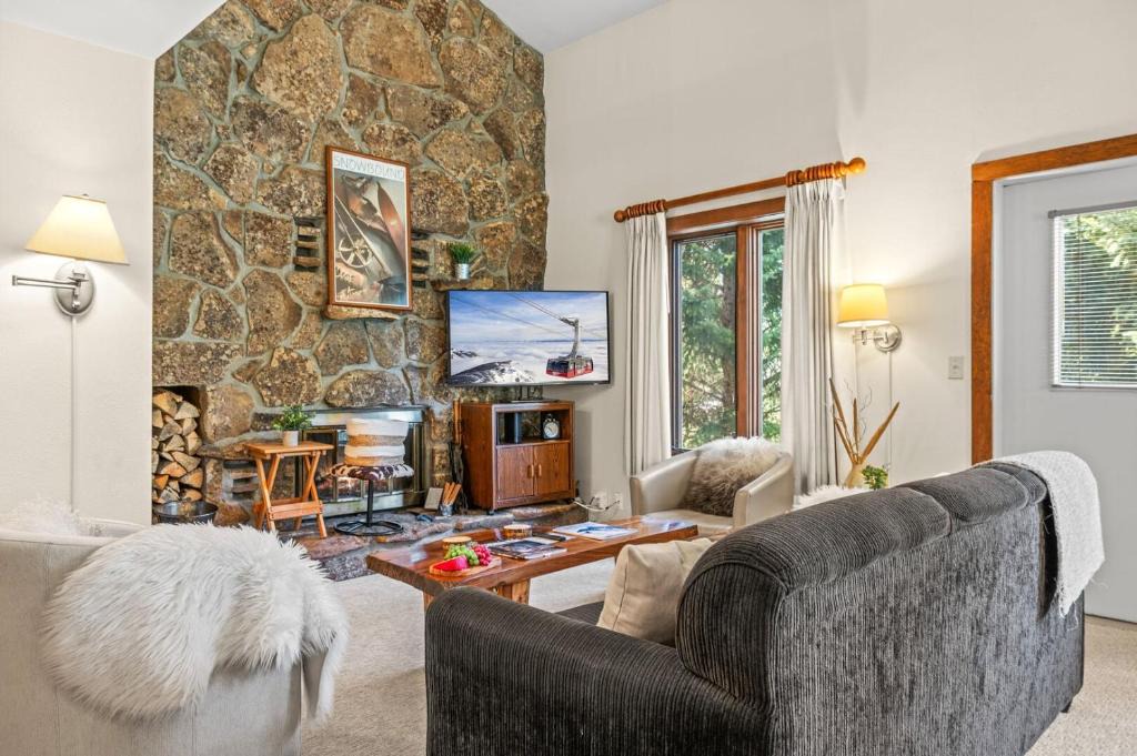 Teton Village Apartment | RMR: Rendezvous A5 Condo in Teton Village