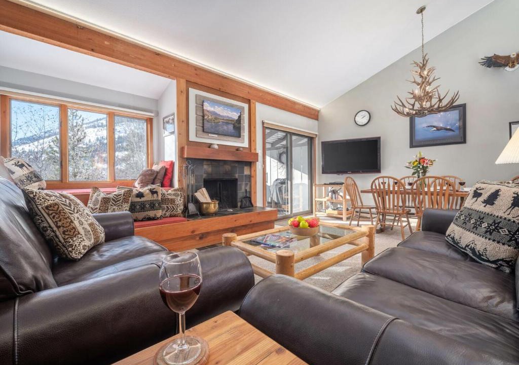 Moose Wilson Road Apartment | RMR: Sarvisberry 3022 Condo in The Aspens