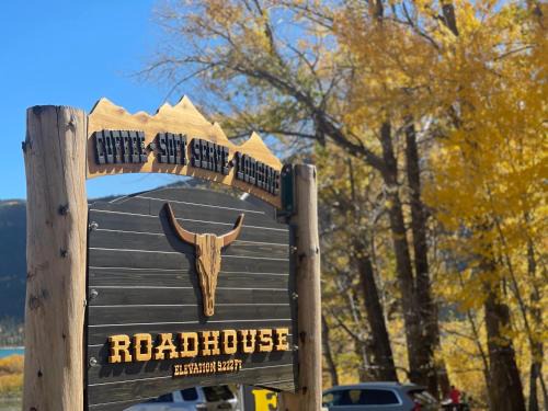 Twin Lakes Hotel | Roadhouse Lodge & Coffee Shop