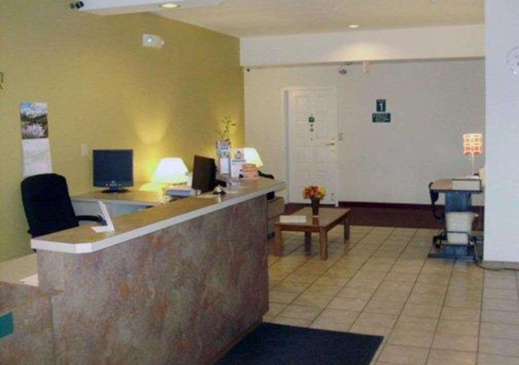 Salina Hotel | Rodeway Inn Salina North
