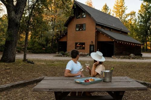 Mariposa House | Romantic Forest Lovers Nest by Casa Oso