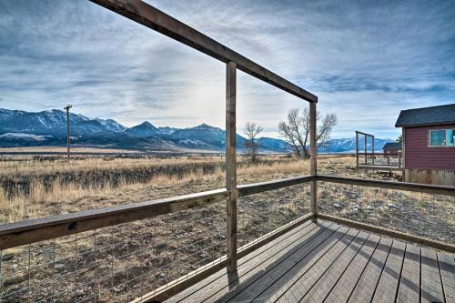 Livingston House | Romantic Gem w/Mtn Views! Day Trip to Yellowstone