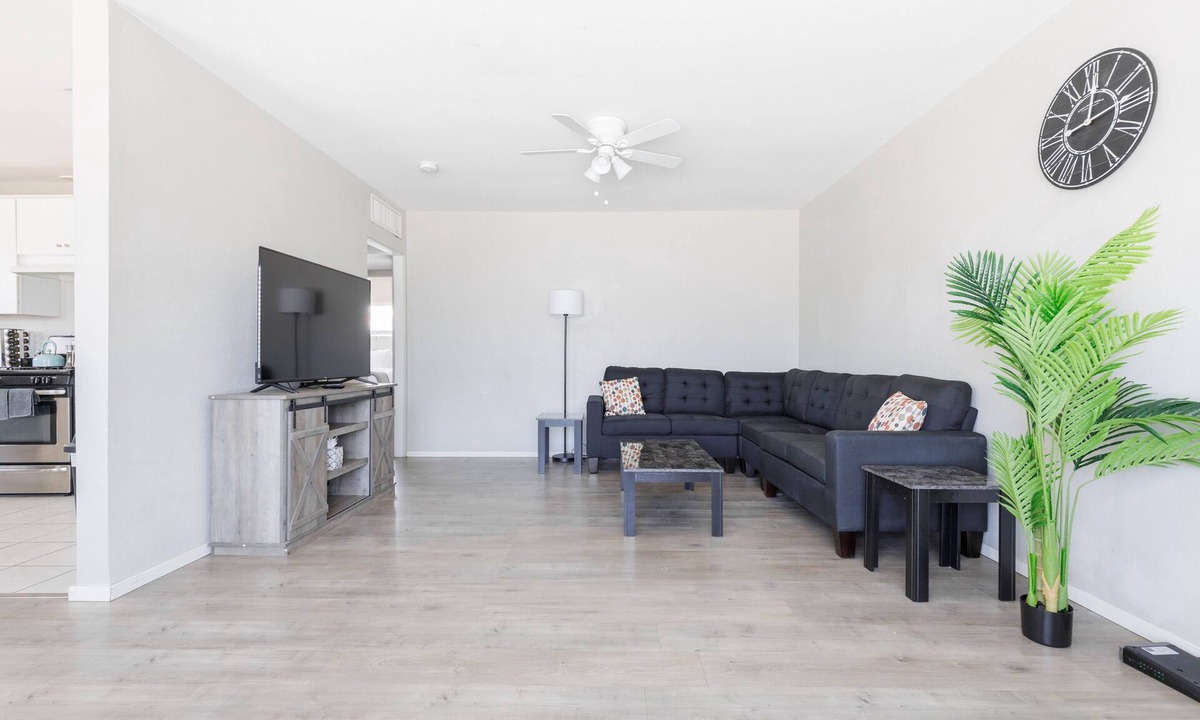 Encanto Apartment | Roomy 2BR in midtown Phoenix *Covered Parking* Close to Downtown