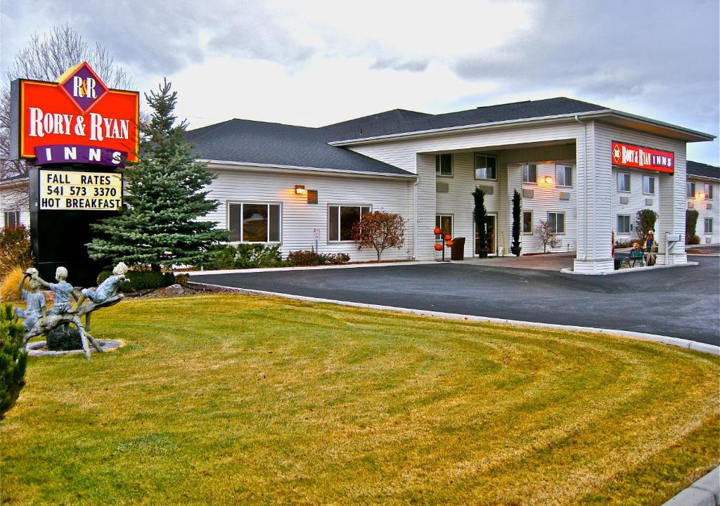 Hines Hotel | Rory & Ryan Inn
