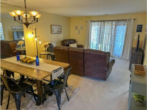 Table Rock Apartment | Royale Retreat