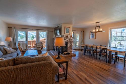 June Lake Apartment | RR-Interlaken 17