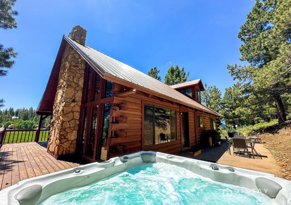 Duck Creek Village House | Runway Cabin Retreat With Private Hot Tub!