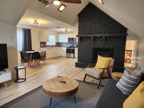 Paradise House | Rural Living Near the Strip