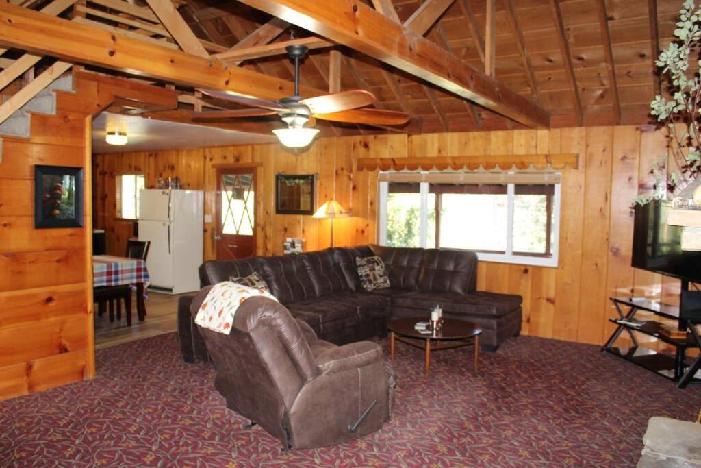 Oakhurst House | Rustic Chapparal Cabin at Bass Lake Heights