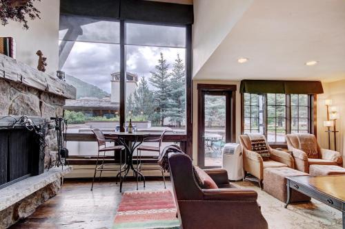 Vail Apartment | Rustic Mountain View 2Bedroom Condo- Lodge at Vail