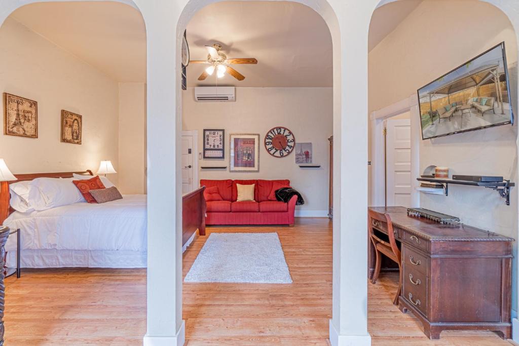Downtown Reno House | Rustic Studio walking distance to Downtown