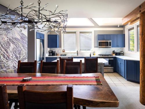 Saddle Ridge House | Saddle Ridge N2