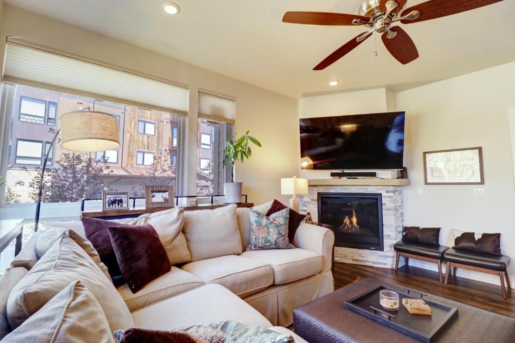 Dillon Apartment | Sail Lofts 101