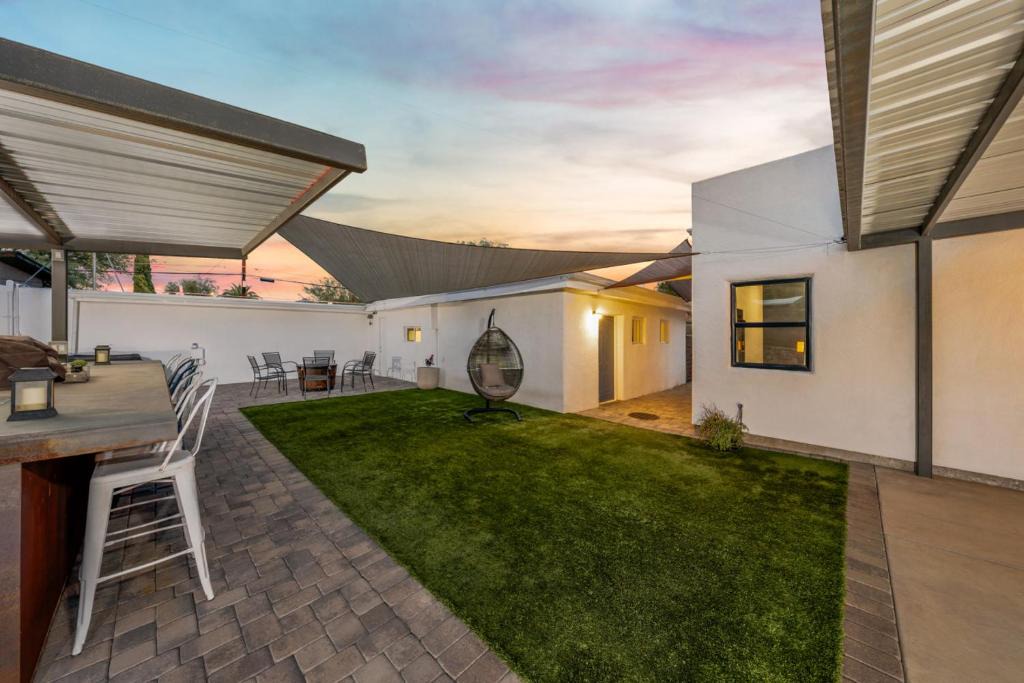Sam Hughes House | Sam Hughes, Casita, 1 BD 1 BA, Shared Yard