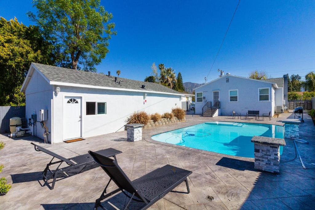 San Fernando House | San Fernando Pool home + Large Private Guest House