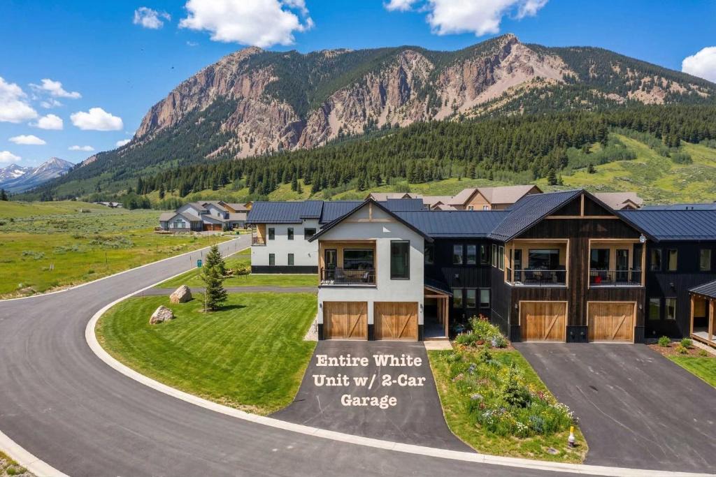 Crested Butte House | Scandinavian Condo w Mountain Views & Free Parking