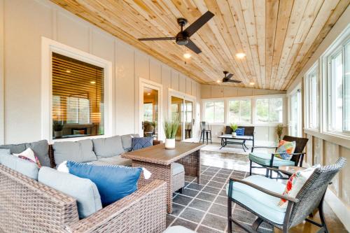 Yankton House | Scenic Yankton Retreat w/Fire Pit: 1 Mi to Lake!