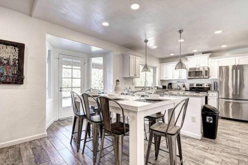 Roadrunner Estates East House | Scottsdalestays 6BR-Pool-Spa-Theater-Events-Golf.