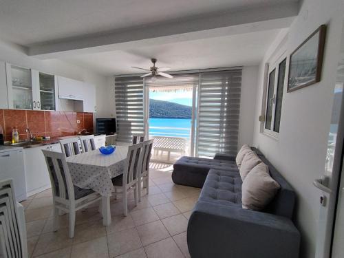 Utjeha Apartment | Seaside Apartment Kruce