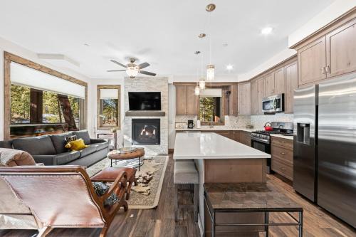 Lakeside Village Apartment | Seasons at Keystone #1886