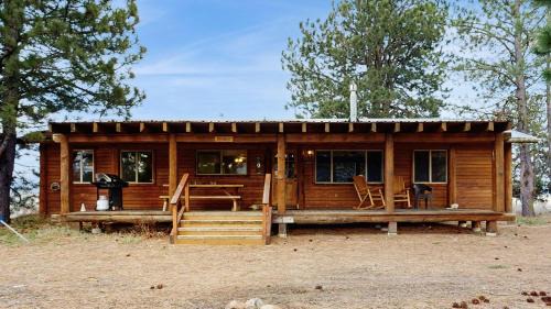 Donnelly House | Secluded Cabin River Access & Mountain Views