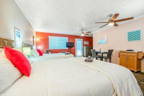 Visalia Hotel | Sequoia Studio with Private Patio