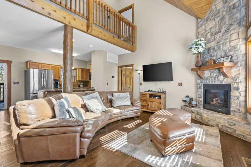 Indian Point House | Serenity Oaks Stay for 16