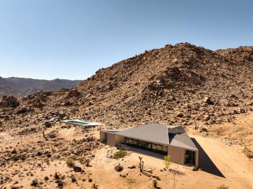 Joshua Tree House | Shadow House - Pool Spa Views Near Park