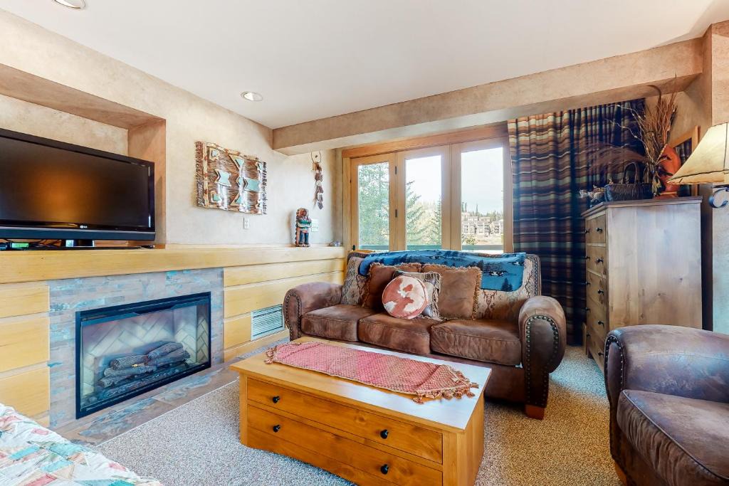 Big Sky Apartment | Shoshone 1913
