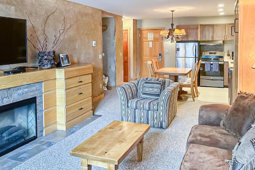 Big Sky Apartment | Shoshone 1922